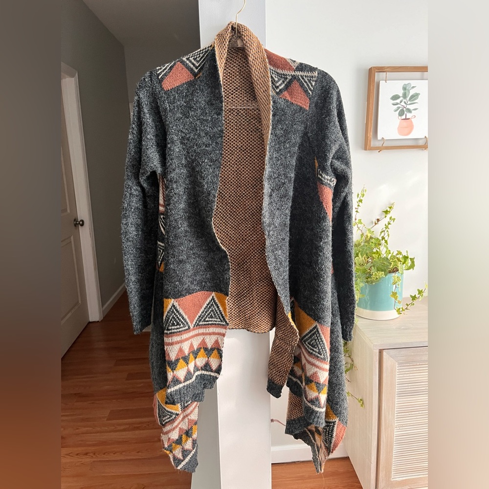Debut Grey Aztec Print Open Front Long Sleeve Asy… - image 1